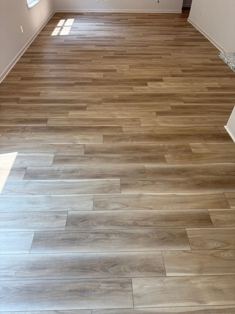 "Laminate flooring installation in Seeheim apartment hallway – project by Majetic Raum & Ausbau"