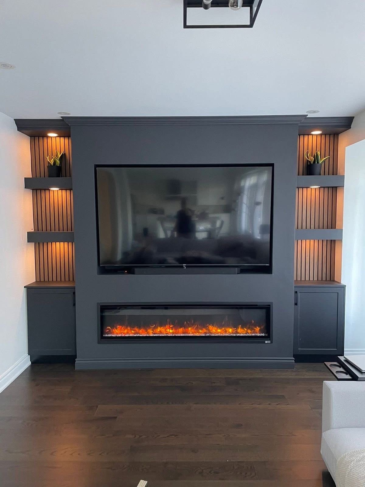 Moderne Kaminwand mit Elektrokamin TV und Holz Lamellen Design in Frankfurt Darmstadt